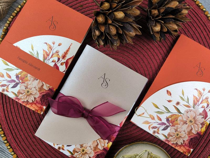 Partecipazione dai toni caldi, con fiori e foglie autunnali AUTUNNO